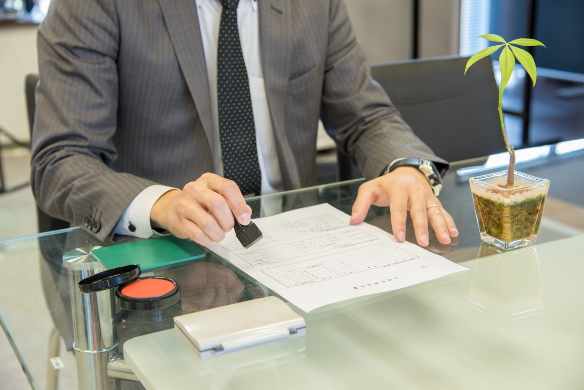 How to choose an intermediary when moving an office
